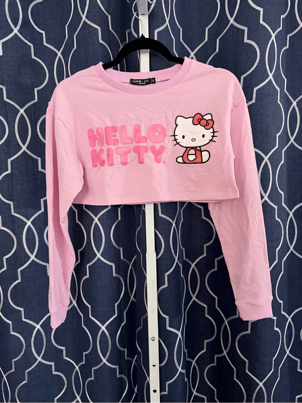 SHEIN Pink Hello Kitty Cropped Long Sleeve Top H15